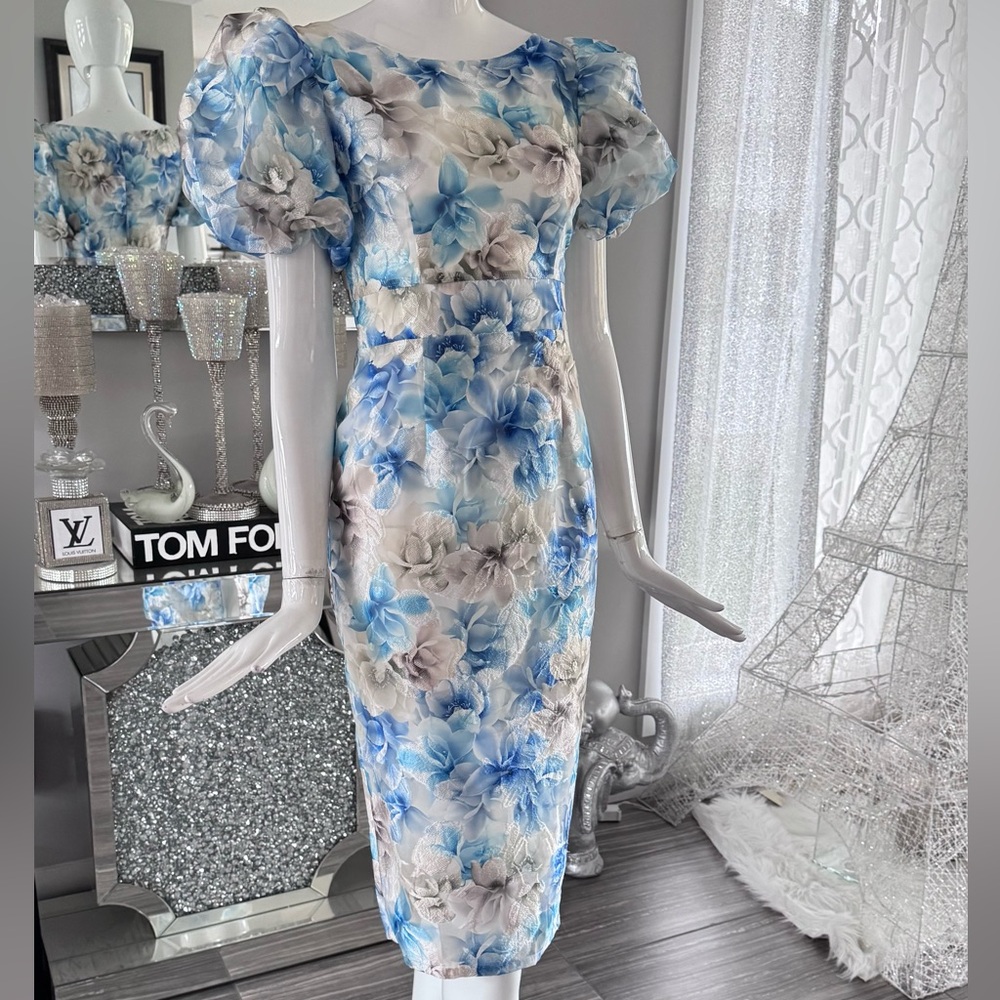 New 🪻Chic Floral Midi Dress in Blue and Cream - Picture 11 of 17